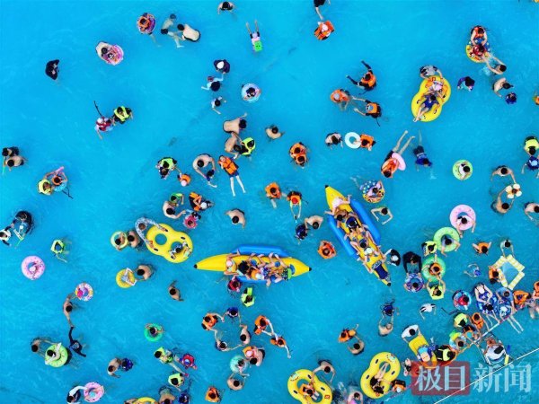 安徽股票配资 夏日福利来了！武汉40家游泳场馆对中小学生免费开放